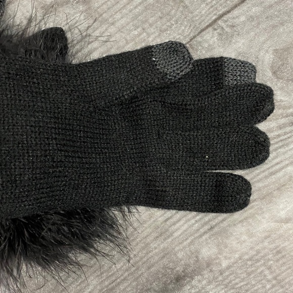 NWT Kate Spade Pom Pom Tech Friendly Gloves - Picture 3 of 8